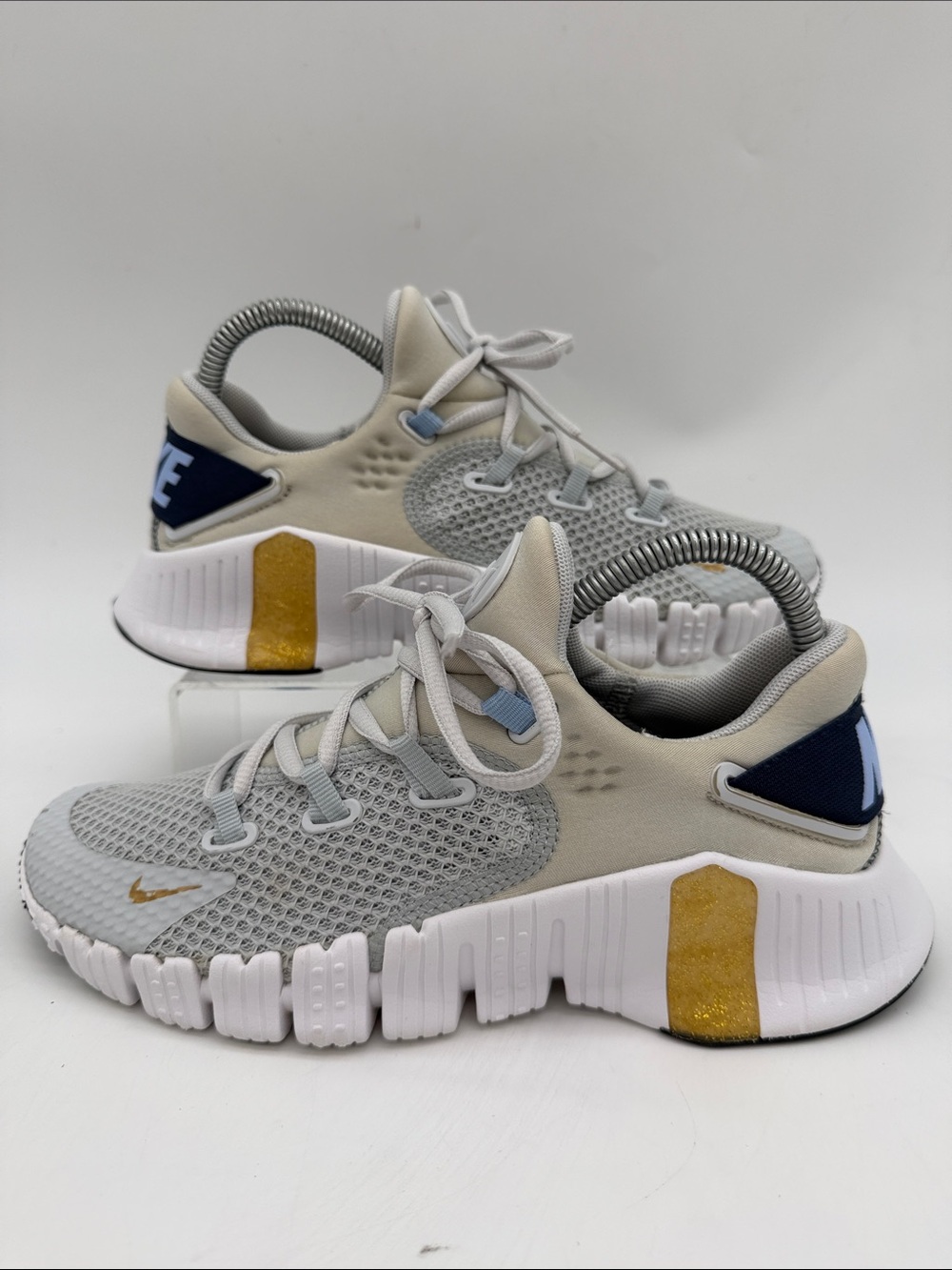 Nike Women's Free Metcon 4 "Pure Platinum Metallic Gold Coin" Women's Size 7.0